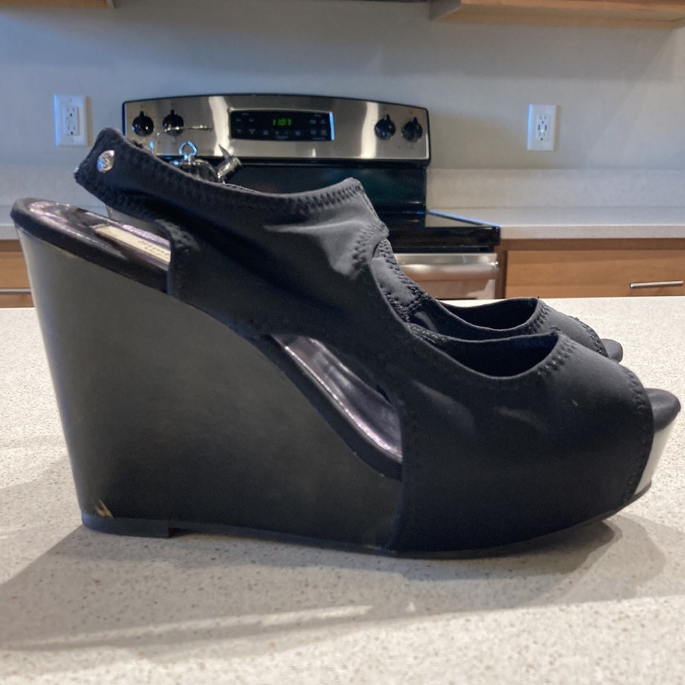 Simply Vera Vera Wang Black Wedges size 6.5